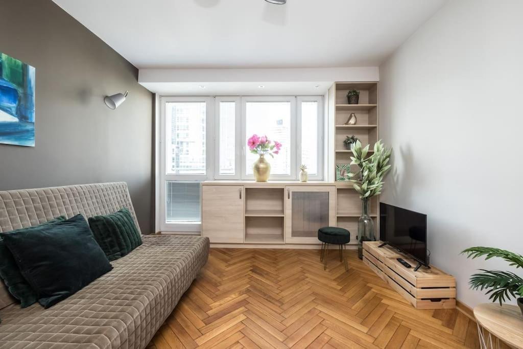 Boutique Emilii Plater 55 Two Balcony